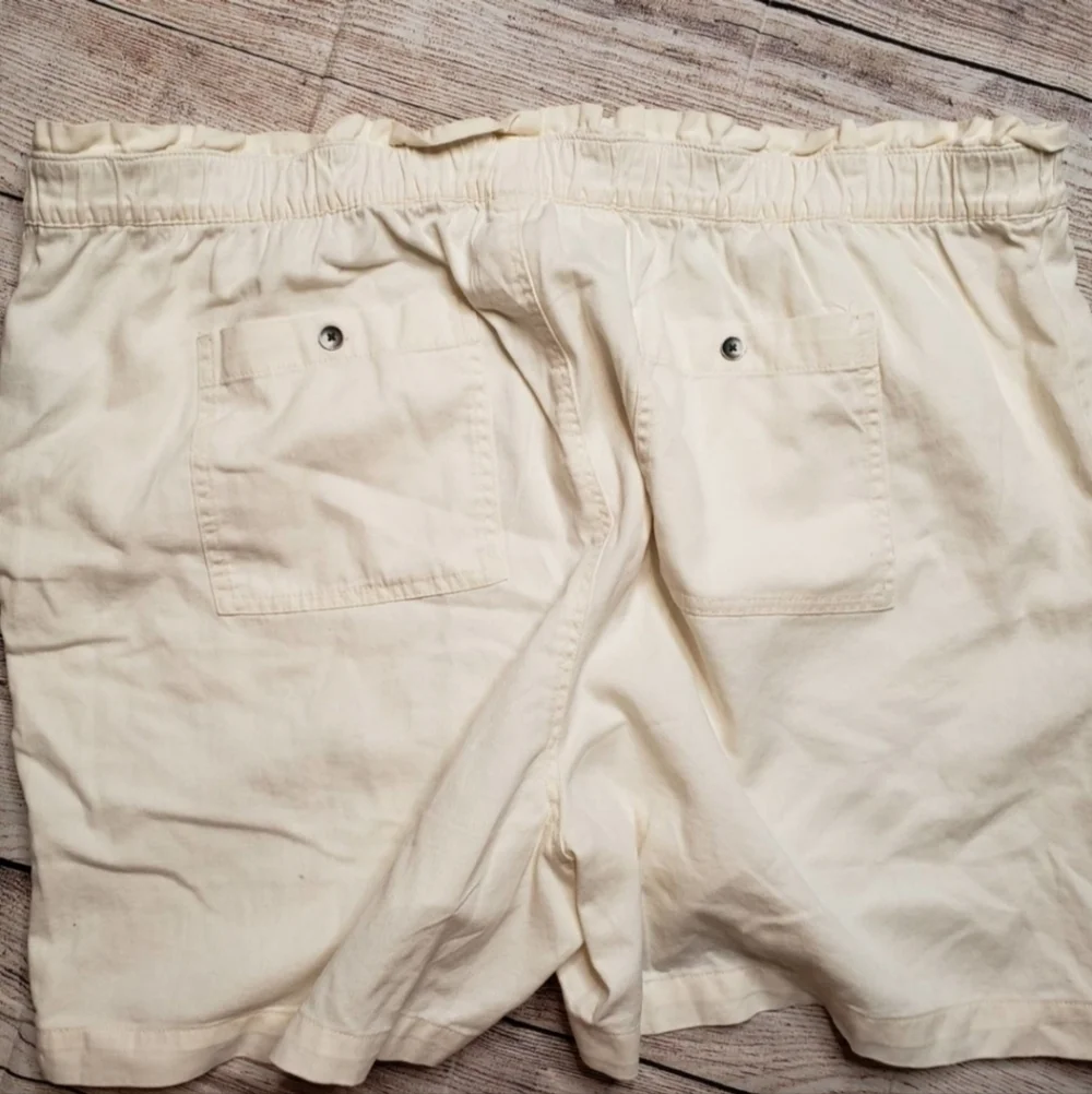 OLD NAVY Cream Pull On Paper Bag Shorts Women's XL Casual Summer Neutral EUC